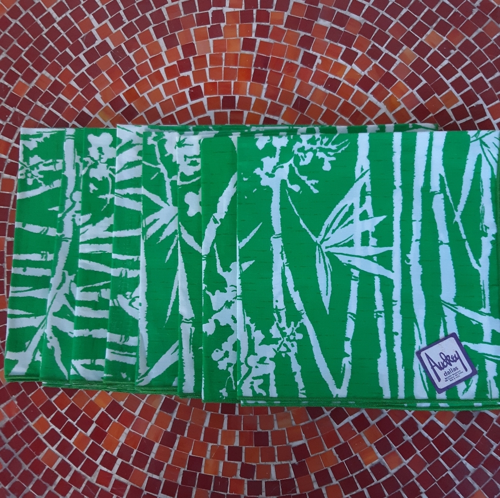 🆕️ Vintage 8 Mod Napkins